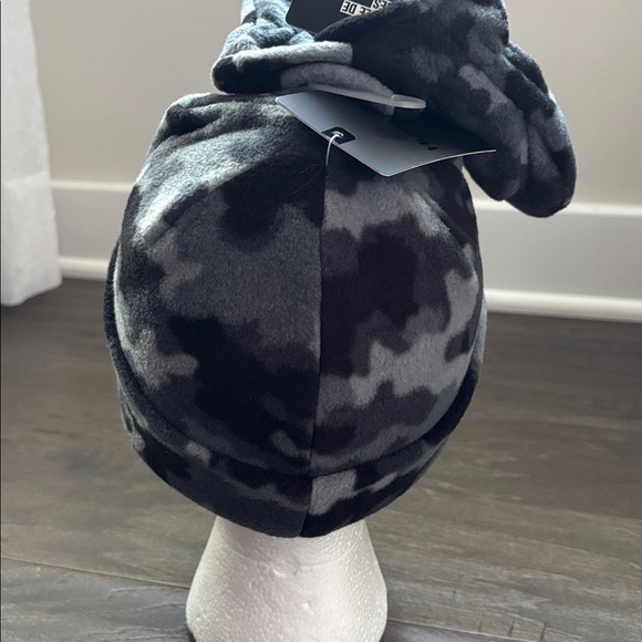 Hurley Infant 2 pc. Earflap hat & mittens set, adjustable chin strap,fleece,camo - Picture 2 of 9